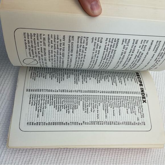 Gloria Litzer & Betty Crockery Foods from Famous Places cookbook - Picture 6 of 7